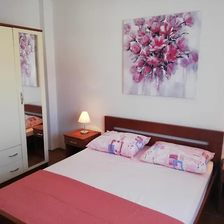 In With Seaview, Balcony, Air Condition, Wifi Apartment Sevid