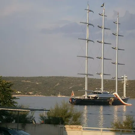 In With Seaview, Balcony, Air Condition, Wifi Lejlighed Sevid