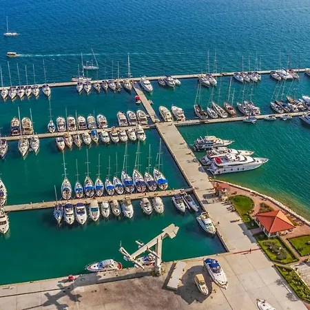 In With Seaview, Balcony, Air Condition, Wifi Appartamento *